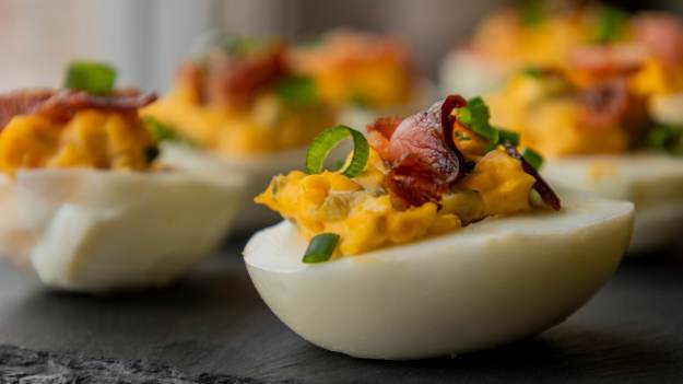 RMF Extra: Szef kuchni ujawnia sekret pysznych jajek faszerowanych. Goście będą prosić o przepis