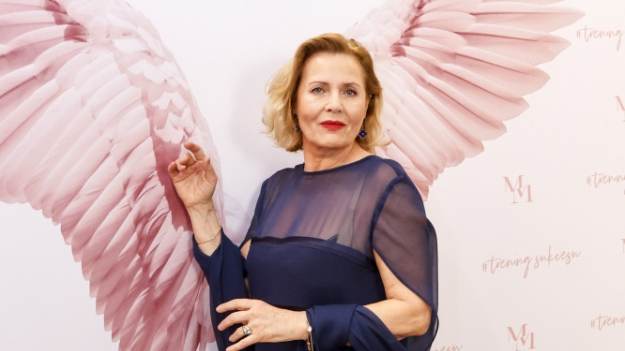 RMF Extra: Grażyna Szapołowska w stroju kąpielowym. 68-letnia gwiazda zachwyca ciałem na plaży w Juracie [FOTO]