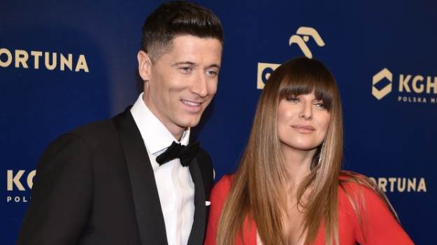 RMF Extra: Anna i Robert Lewandowscy dzielą się swoją radością. Pokazali zdjęcia z sali porodowej! Fani gratulują [FOTO]