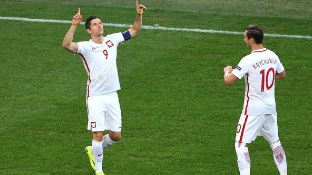 RMF Extra: Historyczny sukces naszych piłkarzy! Polska po raz pierwszy w top 10 rankingu FIFA