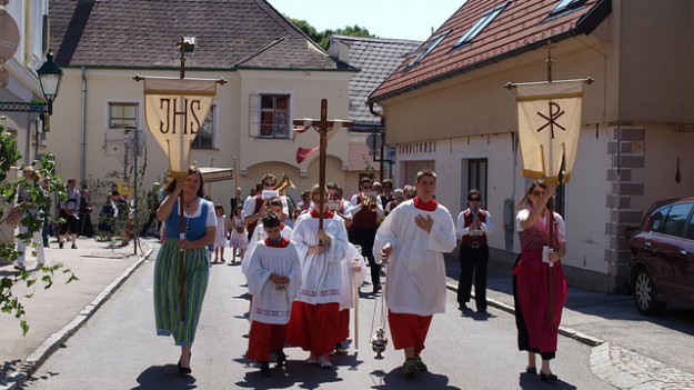 RMF Extra: Czy w Boże Ciało trzeba iść na procesję?
