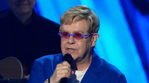 RMF Extra: Prawda o kultowym hicie Eltona Johna wyszła na jaw. Muzyk napisał go z myślą o własnym pogrzebie