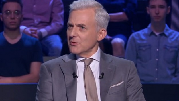 RMF Extra: Kołnierzyk typu kent - co to? W koszuli wyłogi najpopularniejszego kołnierzyka typu kent są...? Odpowiedź za 5 tys. zł [MILIONERZY] 