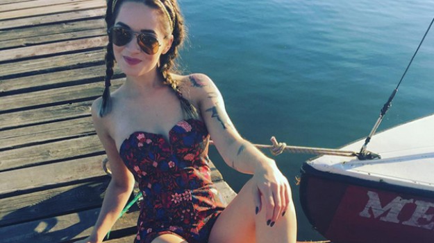 RMF Extra: Ewelina Lisowska pokazuje nogi, dekolt i tatuaże!