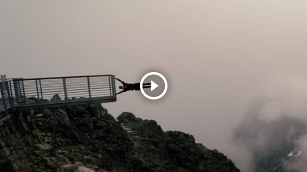 RMF Extra: Niezwykły wyczyn na Łomnicy! Zawisł nad przepaścią niczym ludzka flaga [WIDEO]