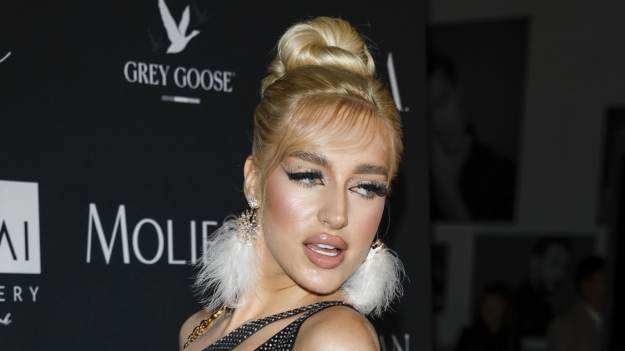 RMF Extra: Derpienski zmyła makijaż i pozbyła się sztucznych rzęs. "Pierwszy raz od 3 lat". Tak wygląda jej twarz [FOTO]