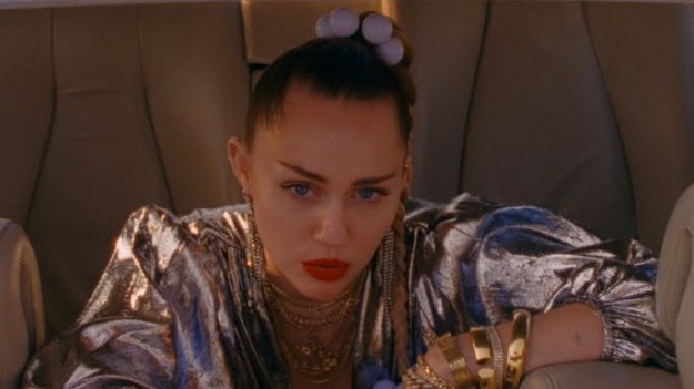 RMF Extra: Miley Cyrus spodziewa się dziecka? Piosenkarka odniosła się do plotek o jej ciąży!