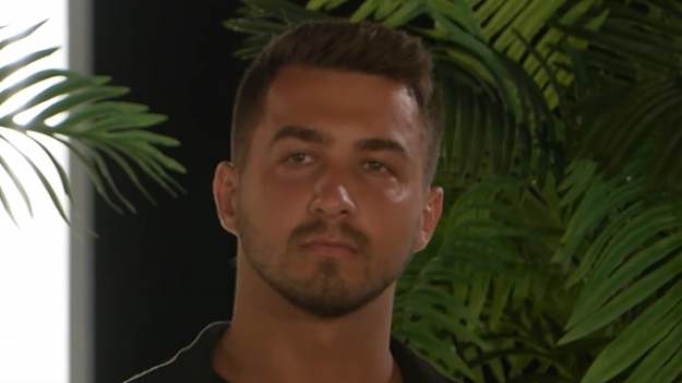 RMF Extra: "Love Island". Daniel przyznał się do wysyłania znaków byłej dziewczynie. Wyjaśnienia nie przekonały widzów? Internauci przytaczają wypowiedzi jego "ex"