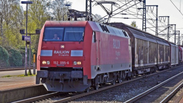 RMF Extra: Pociąg relacji Kraków-Oświęcim spóźnił się aż 222 razy w ciągu miesiąca!