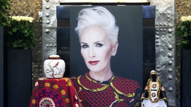 RMF Extra: Druga rocznica śmierci Kory. Instalacja z grobu artystki przeniesiona w inne miejsce