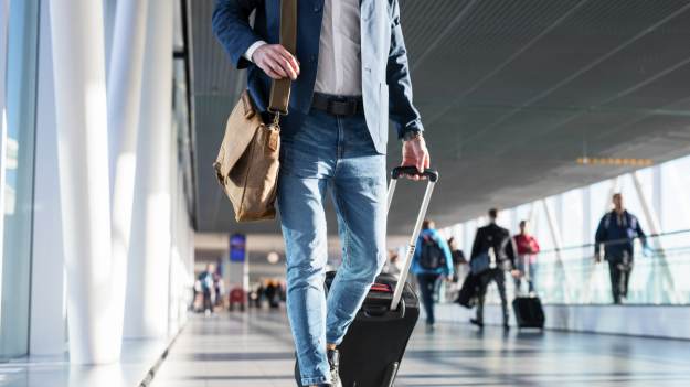 RMF Extra: Spóźnił się na samolot, więc postanowił wejść na pokład podstępem. Nie naśladuj tego mężczyzny