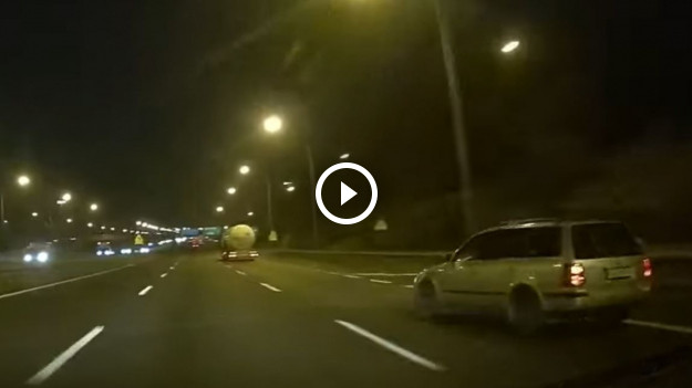 RMF Extra: Samochód obrócił się o 360 stopni! Dramatyczna kolizja na A4 [WIDEO]