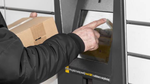 RMF Extra: Tutaj jeszcze ich nie było. Paczkomaty pojawiły się na lotniskach