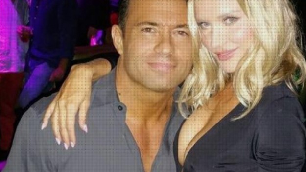 RMF Extra: Joanna Krupa półnaga na imprezie! 