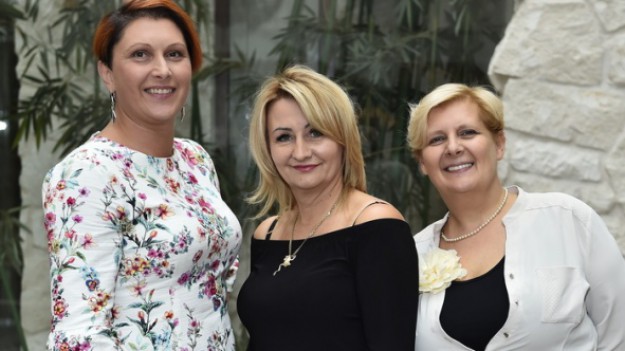 RMF Extra: "Rolnik szuka żony 5". Elżbieta krytycznie nastawiona do sposobu prezentacji uczestniczek: "Wiele nas tam zeszpecili i dodali kilogramów"