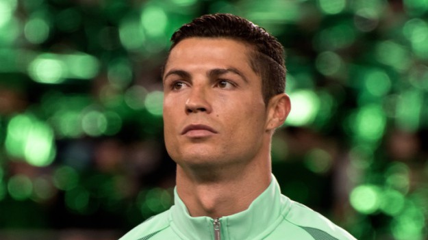 RMF Extra: Cristiano Ronaldo wrócił do czasów młodości? Fryzura na "mokrą włoszkę" zaskoczyła fanów!