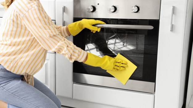 RMF Extra: Jak skutecznie wyczyścić piekarnik? Ten domowy sposób powinien znać każdy!