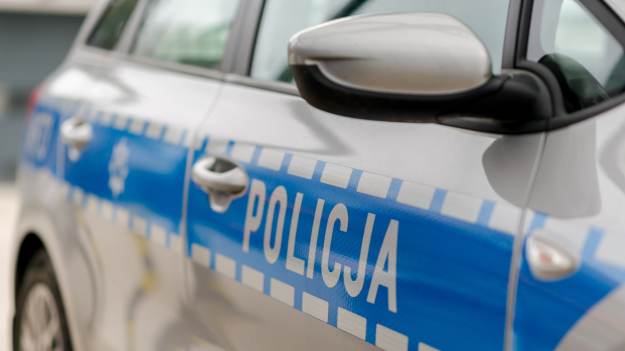 RMF Extra: Złamali przepisy na przejeździe kolejowym. Policjanci namierzyli ich dzięki monitoringowi