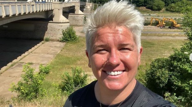 RMF Extra: Tokio 2020. Japoński fan przywitał Anitę Włodarczyk zabawnym transparentem. Chciał napisać "do boju", wyszło zupełnie inaczej