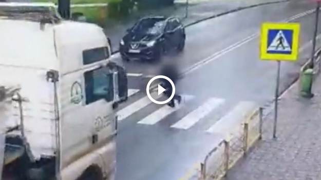 RMF Extra: Ciężarówka nie zatrzymała się na pasach. Pieszy musiał uciekać z przejścia [WIDEO]