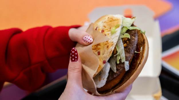 RMF Extra: Burger Drwala wkrótce zniknie z McDonald’s. Do kiedy będzie dostępny?