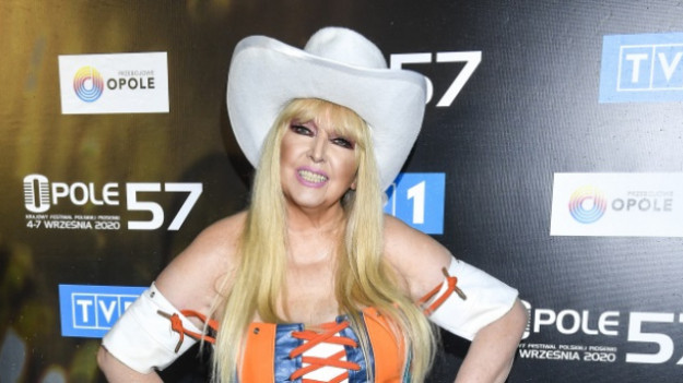 RMF Extra: Maryla Rodowicz bez biustonosza. Suknia z głębokim dekoltem przyciąga wzrok! [ZDJĘCIE]