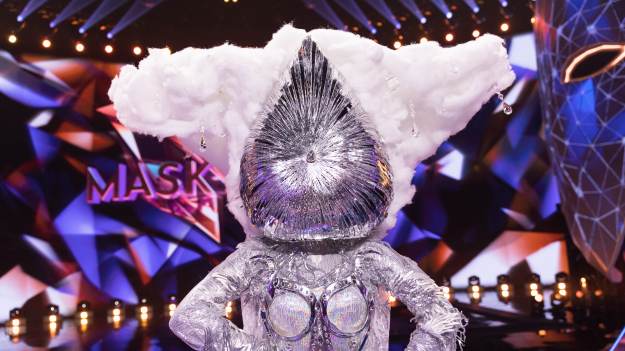 RMF Extra: "Mask Singer". Deszcz. Kto jest pod maską? Widzowie mają niemal stuprocentową pewność