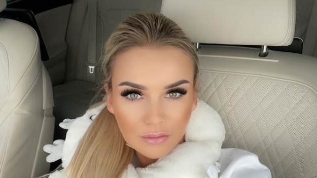 RMF Extra: Monika Chwajoł z "Królowych życia" kusi głębokim dekoltem. "Przepiękne zdjęcie" [FOTO]