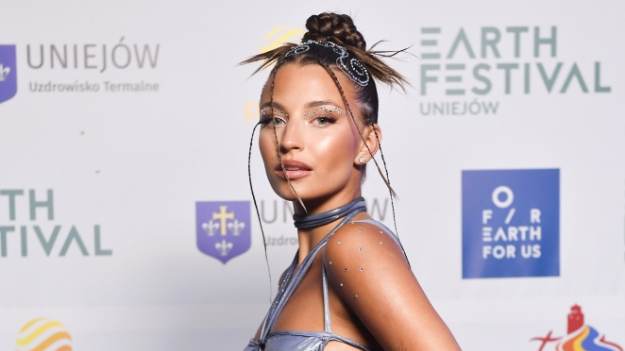 RMF Extra: Julia Wieniawa pręży się tylko w seksownej bieliźnie. Fani szaleją [ZDJĘCIA] 