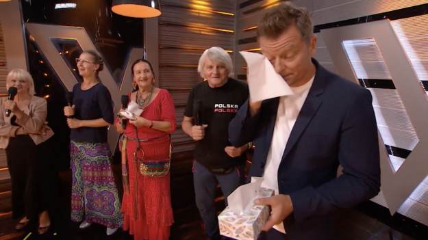 RMF Extra: Rafał Brzozowski nie wytrzymał. Łzy prowadzącego na wizji w "The Voice Senior" [WIDEO]