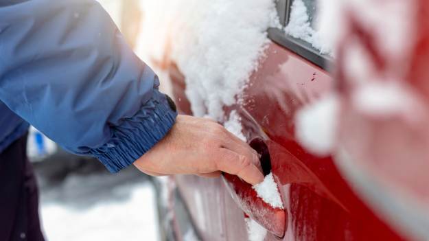 RMF Extra: Co zrobić, gdy zamarznie zamek w samochodzie? O tym warto pamiętać