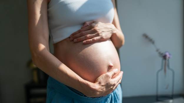 RMF Extra: Polska 2050 chce zmian w w wynagrodzeniach kobiet w ciąży. Co może się zmienić?