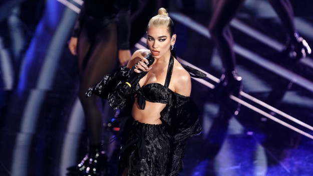 RMF Extra: Byliśmy na koncercie online Duy Lipy! Powalająca scenografia, uzdolnieni tancerze i olśniewająca Dua Lipa. Niezwykłe widowisko!