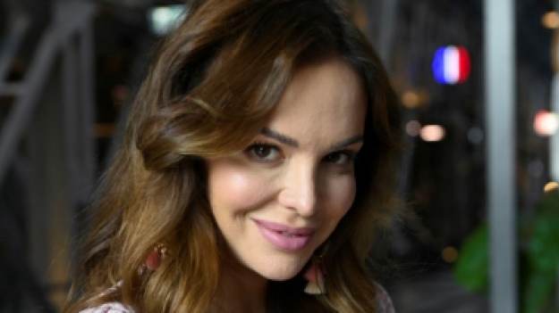 RMF Extra: Anna Wendzikowska w stroju kąpielowym wygina ciało na desce. "Super" [FOTO]