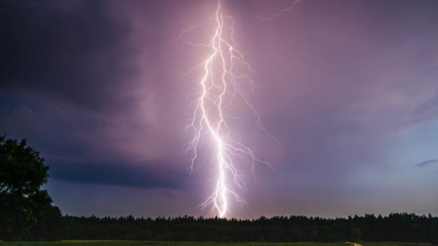 RMF Extra: Początek tygodnia z groźnymi burzami. Są alerty IMGW. Tutaj może zagrzmieć