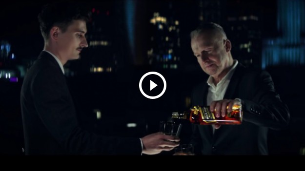 RMF Extra: Bogusław Linda i Dawid Podsiadło piją razem whisky w klipie "O drodze do"