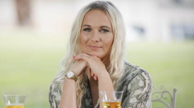 RMF Extra: "Rolnik szuka żony". Magdalena Bator wzięła ślub! Tak panna młoda prezentowała się w koronkowej kreacji [ZDJĘCIE]