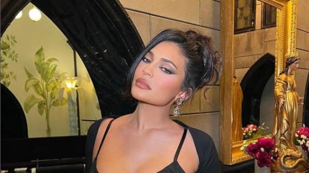 RMF Extra: Kylie Jenner pozuje w pościeli. Fani zachwyceni: "Bogini" [ZDJĘCIA]