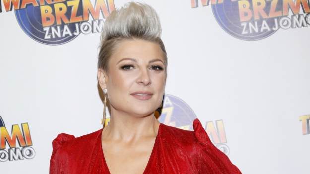 RMF Extra: Magdalena Narożna odsłoniła tatuaż, który zwykle nie jest widoczny. Wokalistka zespołu Piękni i Młodzi zaprezentowała się w odważnej kreacji [ZDJĘCIE]