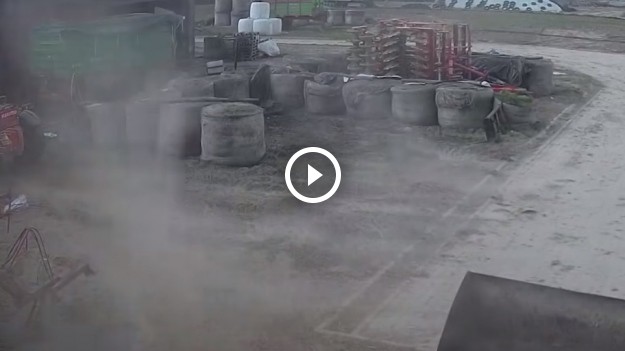 RMF Extra: Tornado zdemolowało podwórko w Gojcowie. Potężna siła żywiołu! [WIDEO]