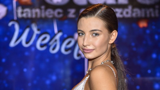 RMF Extra: Julia Wieniawa pozuje bez stanika. Nietrudno było o wpadkę!