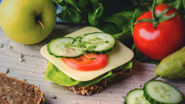 RMF Extra: To z nim Polacy najczęściej jedzą kanapki. Negatywnie wpływa serce i powoduje problemy z trawieniem!