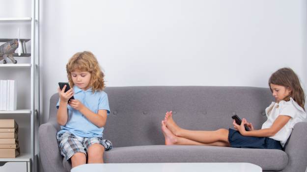 RMF Extra: Kolejny kraj chce zakazać młodym korzystania z mediów społecznościowych  