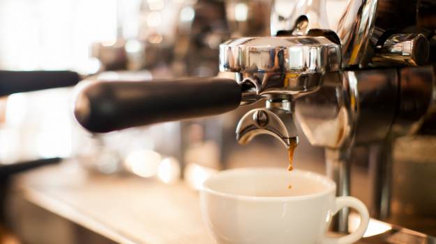 RMF Extra: Pijesz kawę po przebudzeniu? Lepiej tego nie robić. Ekspert wyjaśnia