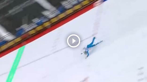 RMF Extra: Przerażający upadek na skoczni narciarskiej! Chwile grozy w Oberstdorfie [WIDEO]