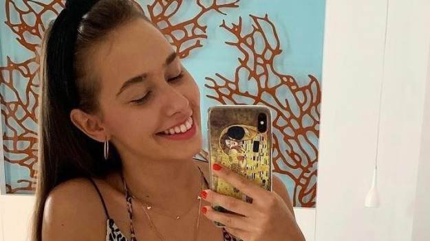 RMF Extra: Marcelina Ziętek kusi biustem podczas domowych porządków. Partnerka Piotra Żyły rozpala sieć! [FOTO]