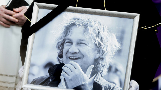 RMF Extra: Antek Królikowski pokazał zdjęcie grobu ojca. Niewiarygodny widok. Łzy same napływają do oczu [FOTO]