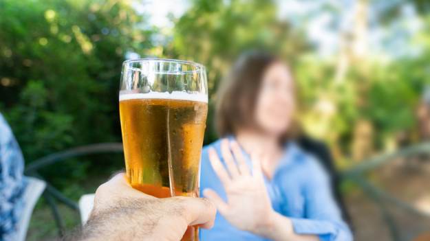 RMF Extra: Chcesz ograniczyć alkohol? Australijscy naukowcy pokazali prosty trik 