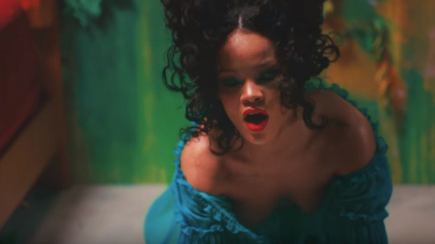 RMF Extra: Rihanna pokazuje nagi biust w nowym teledysku. "Chce, by Drake był zazdrosny"