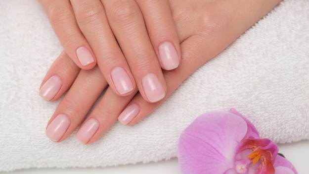 RMF Extra: Efekt „czystych dłoni” hitem 2026. Te paznokcie odejmują lat i pasują każdemu